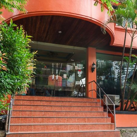 RedDoorz @ Jalan Jaksa Dżakarta Zewnętrze zdjęcie