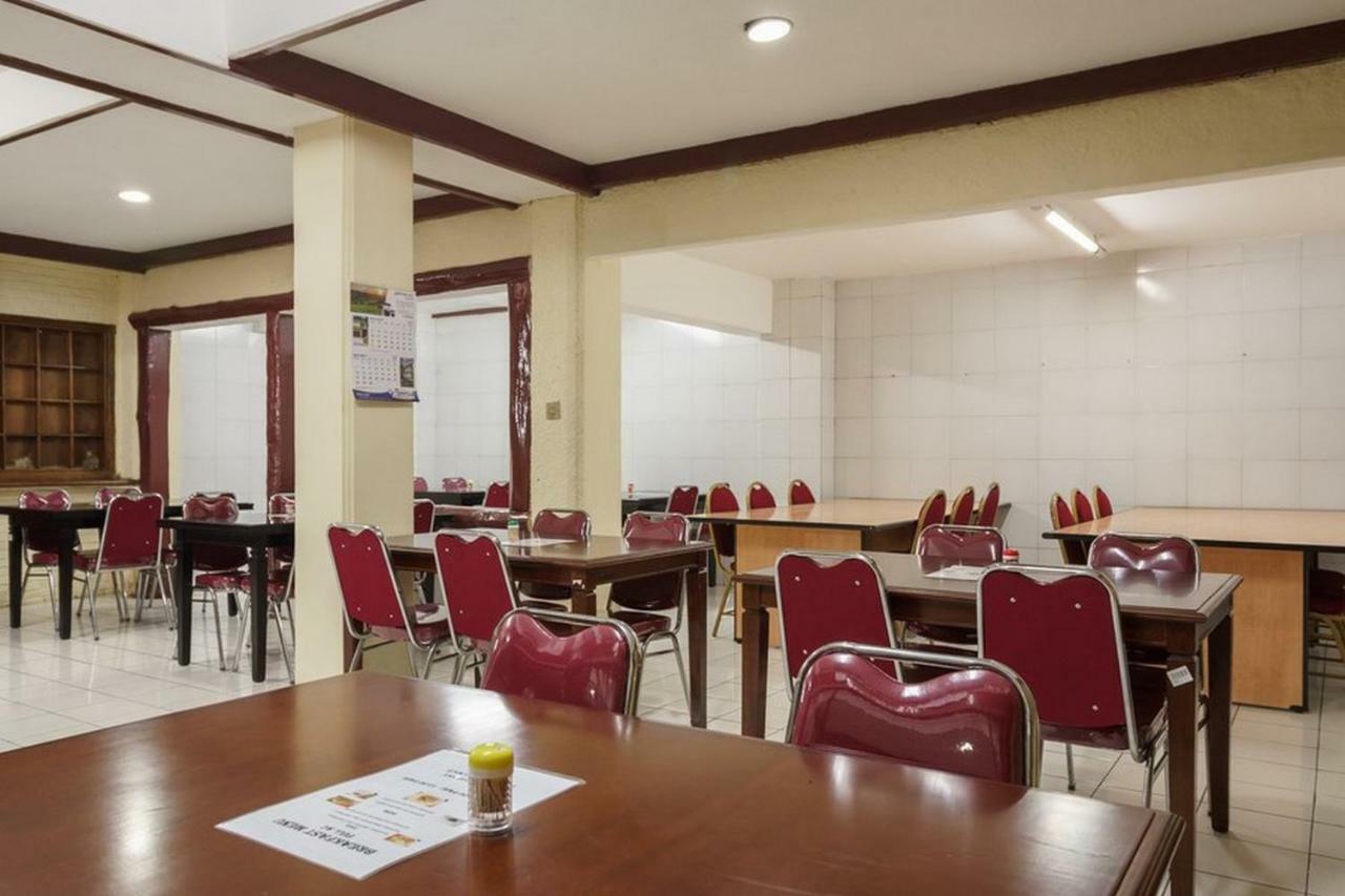 RedDoorz @ Jalan Jaksa Dżakarta Zewnętrze zdjęcie
